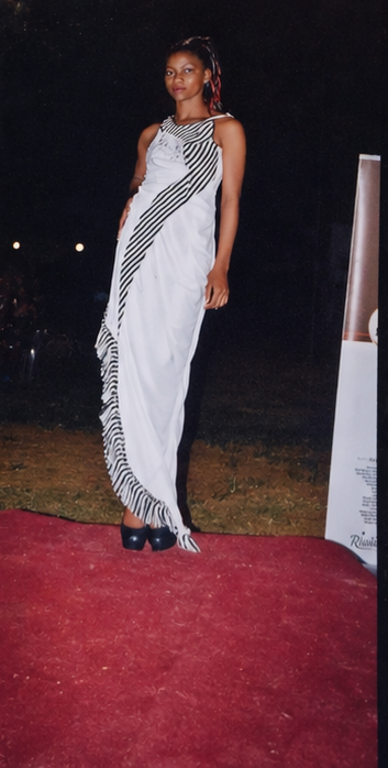 Défilé — robe rayée